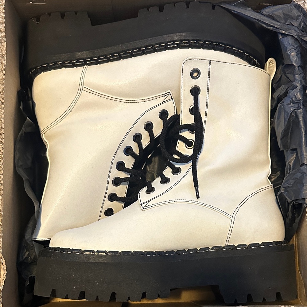 Bohema Worker Monster White cactus leather boots